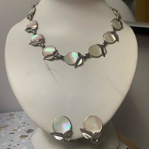 💖 SALE TODAY ONLY Vintage pearlescent jewelry set
